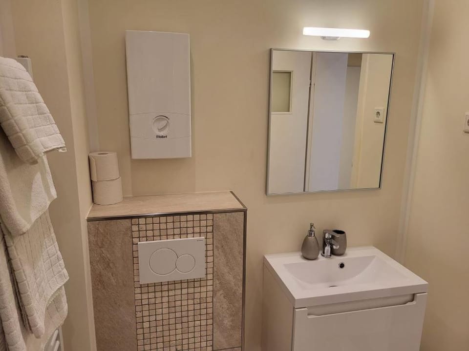 Bathroom, towels