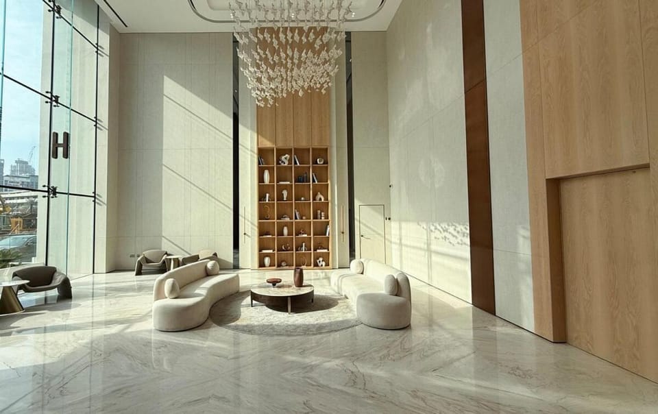 Binghatti Phoenix - Luxury & Modern Studio - Pool & Gym - Free Parking - JVC Apartment in Dubai