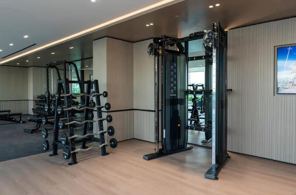 Binghatti Phoenix - Luxury & Modern Studio - Pool & Gym - Free Parking - JVC Apartment in Dubai