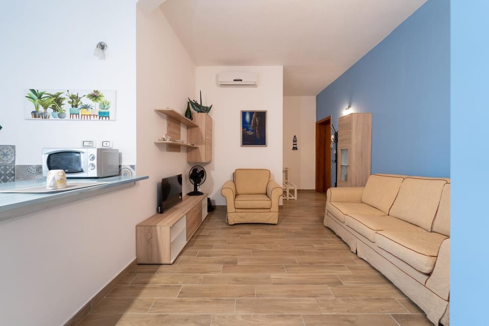 TV and multimedia, Kitchen or kitchenette, Living room, Seating area, air conditioner