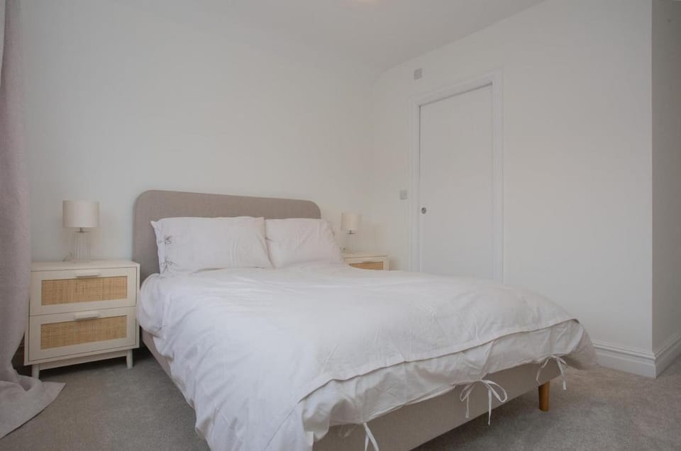 Newly renovated modern house in Stamford House in South Kesteven District