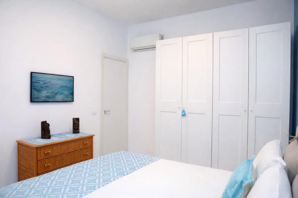 Bed, Bedroom, locker, wardrobe