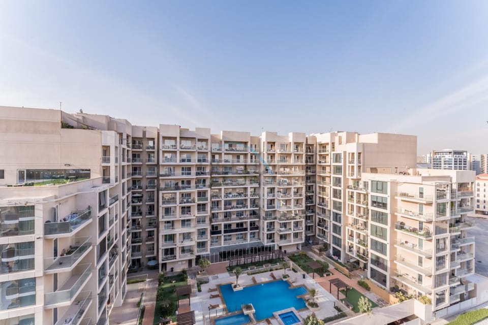 Neighbourhood, Pool view