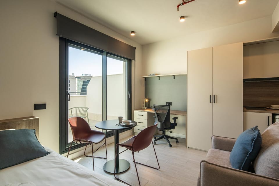 Bed, Photo of the whole room, Seating area, Bedroom, wardrobe