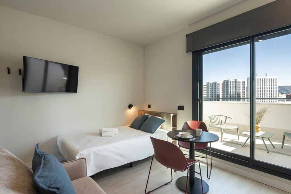 Bed, TV and multimedia, Balcony/Terrace, Photo of the whole room, Bedroom