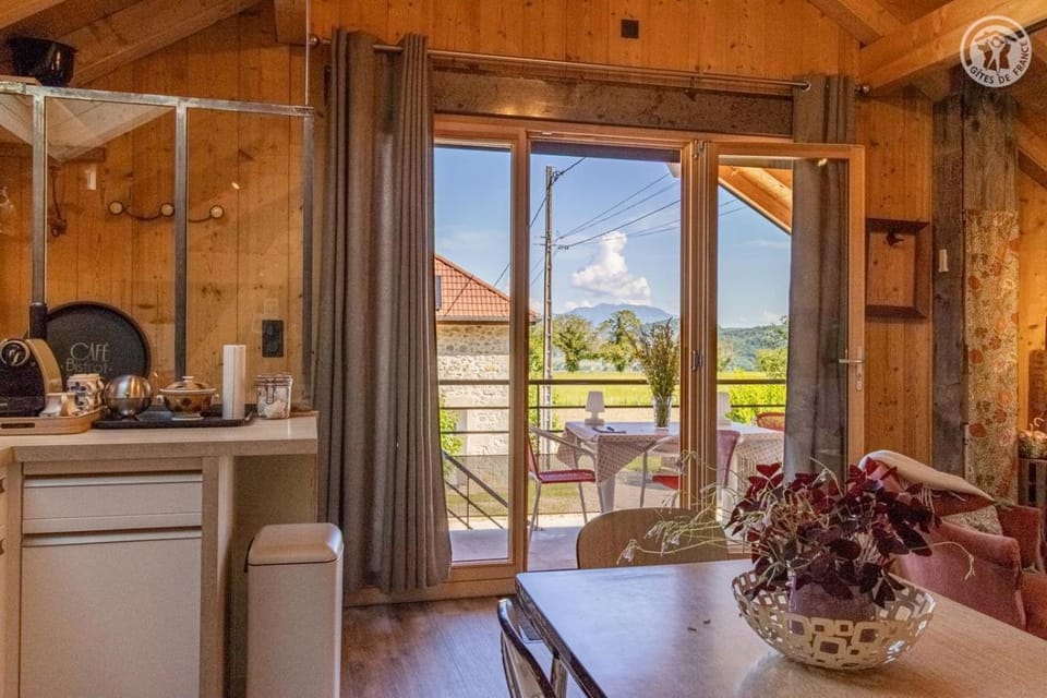 Kitchen or kitchenette, Dining area, Mountain view