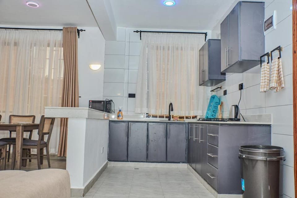 Kitchen or kitchenette, Dining area, stove