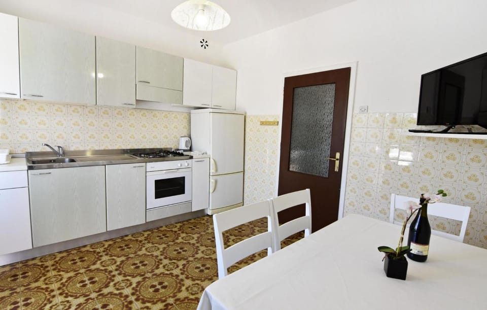 Communal lounge/ TV room, TV and multimedia, Dining area, kitchen