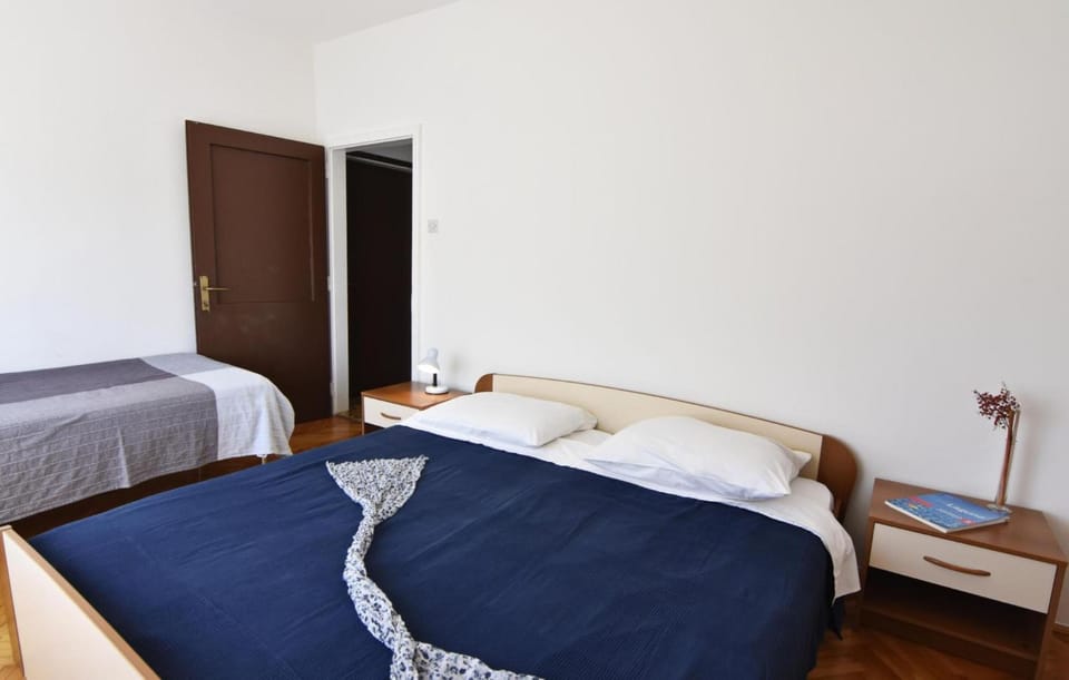 Bed, Decorative detail, Bedroom