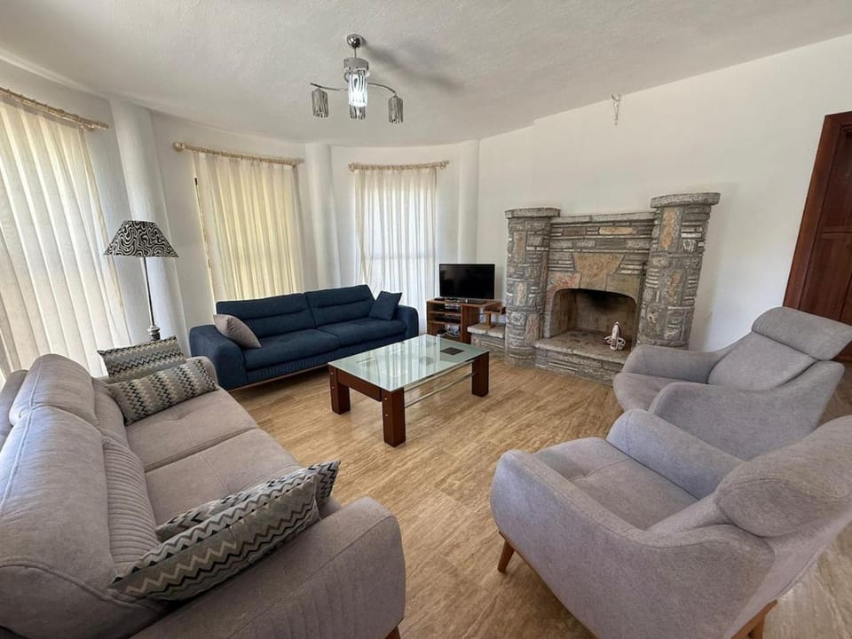 Communal lounge/ TV room, TV and multimedia, Living room