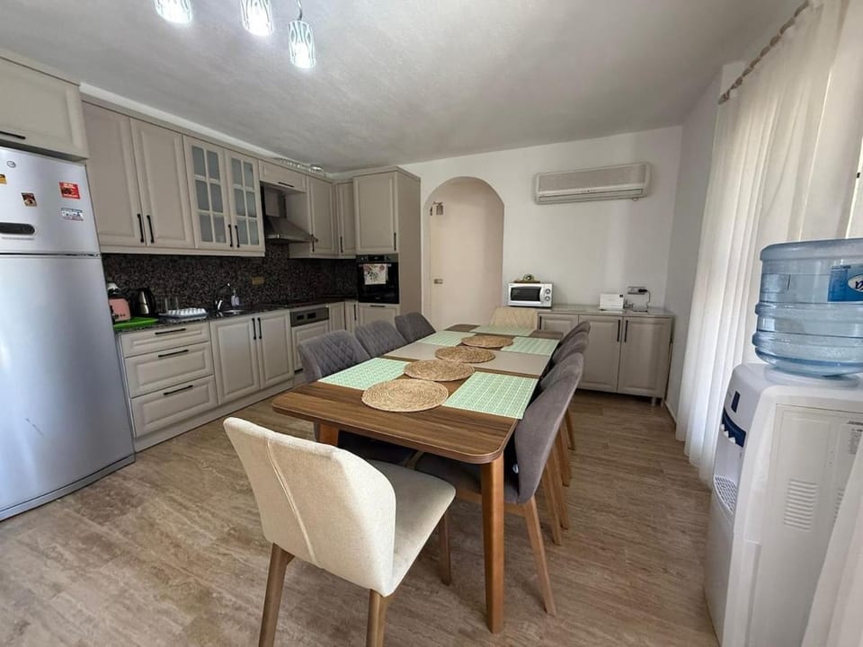 Dining area, dishwasher, microwave, stove, kitchen, air conditioner