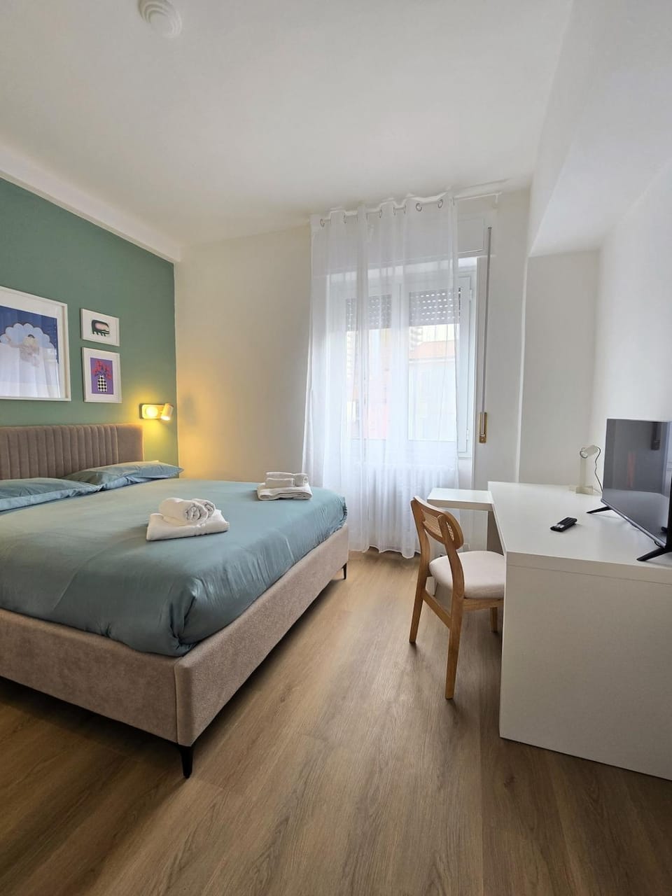 Bed, TV and multimedia, Photo of the whole room, Seating area, internet, towels