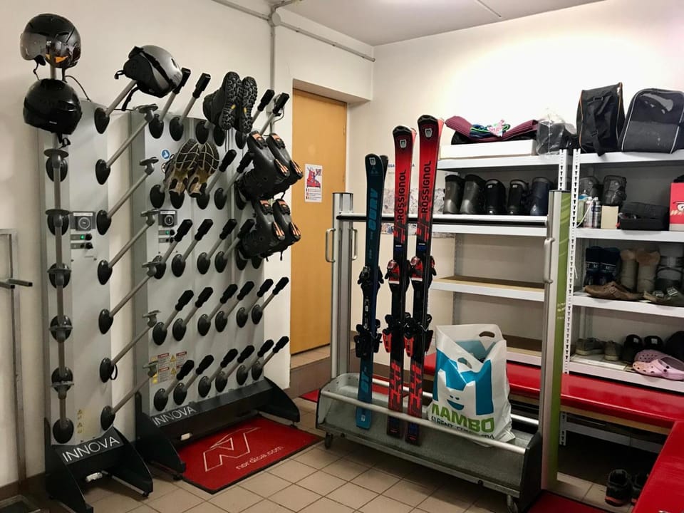 Skiing, storage