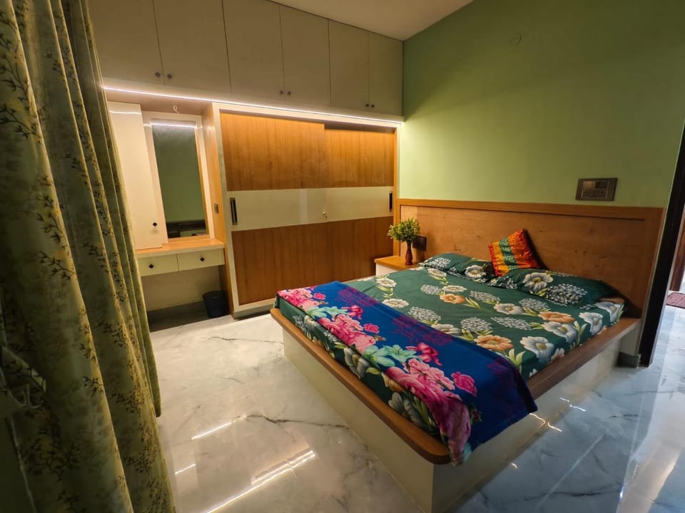 Bedroom, wardrobe