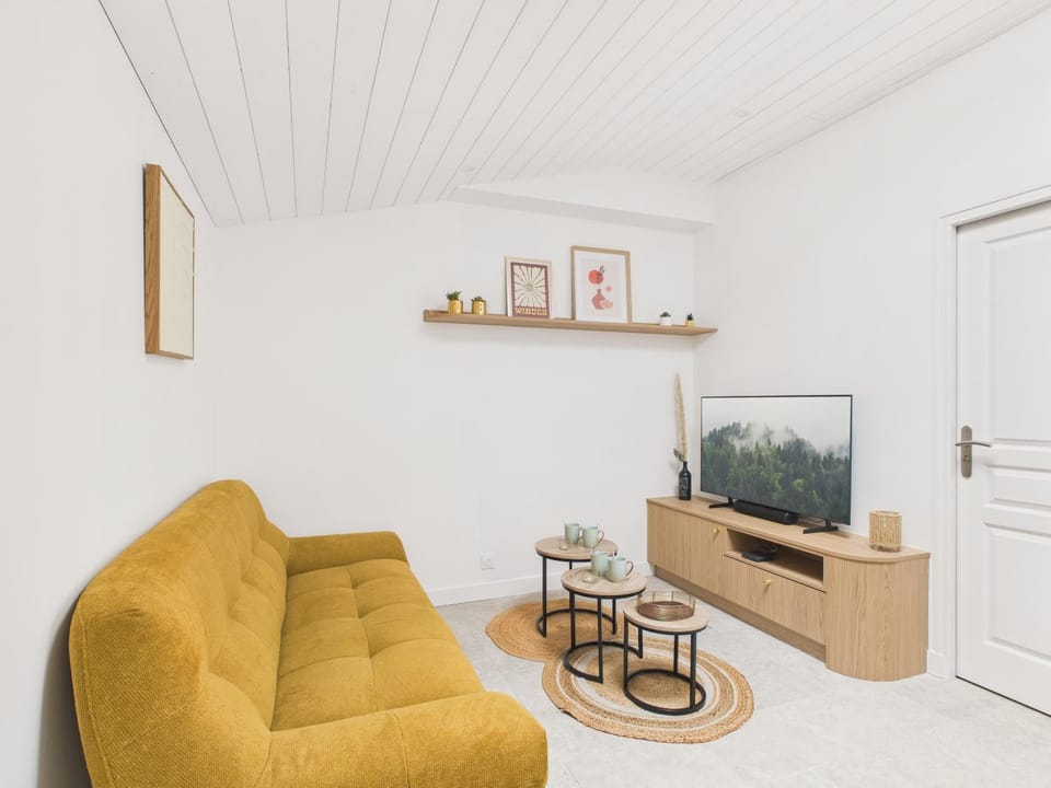 Communal lounge/ TV room, Living room