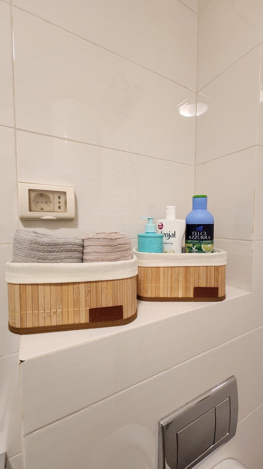 Bathroom, towels