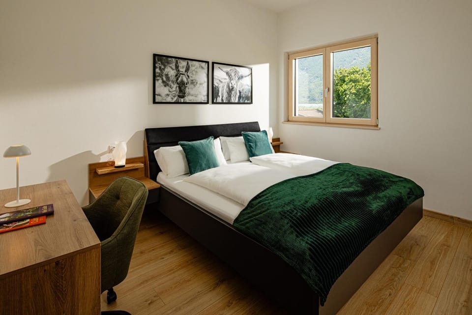 Bed, Seating area, Bedroom