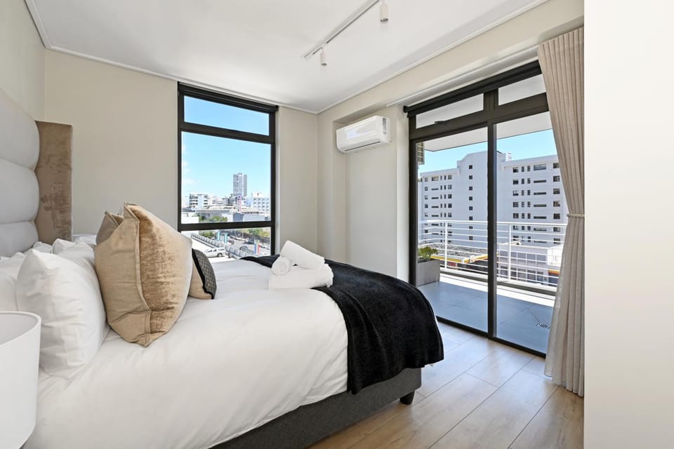 Sea Point 2 Bedroom Gem, Walk to the Promenade Apartment in Sea Point