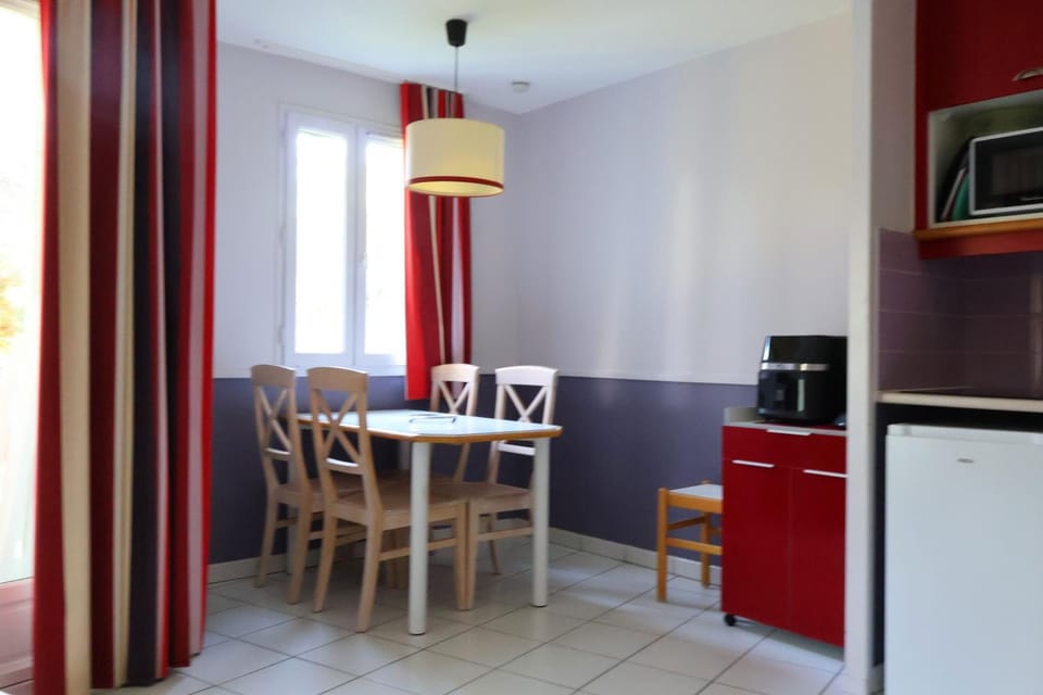 Kitchen or kitchenette, Other, Dining area