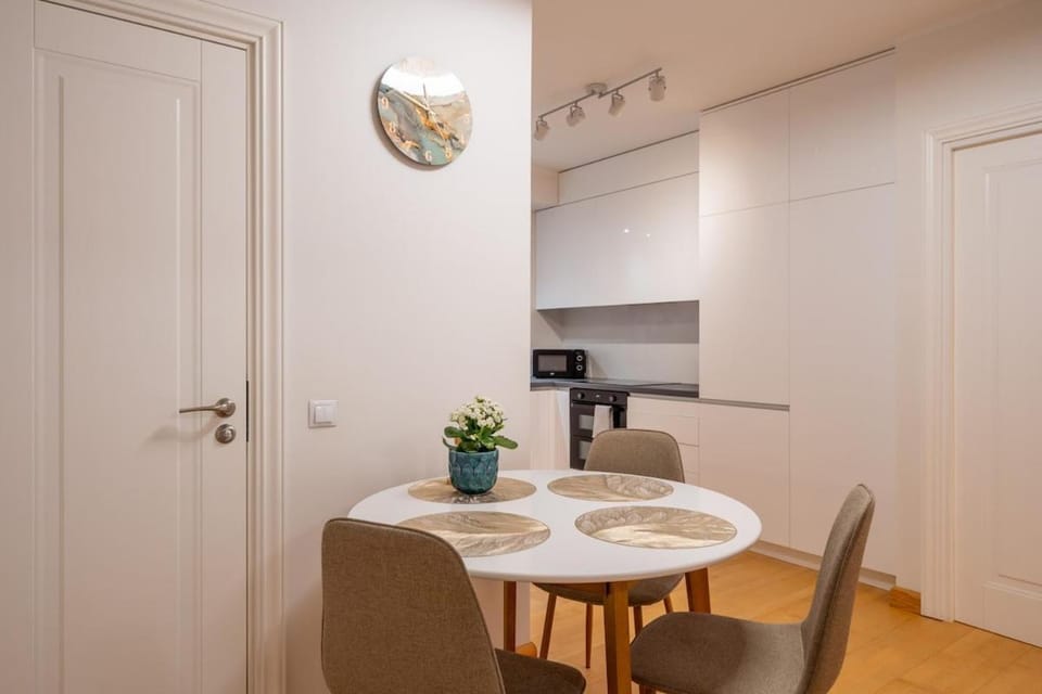 Contemporary 2BD Apartment, Riga, Center Apartment in Riga