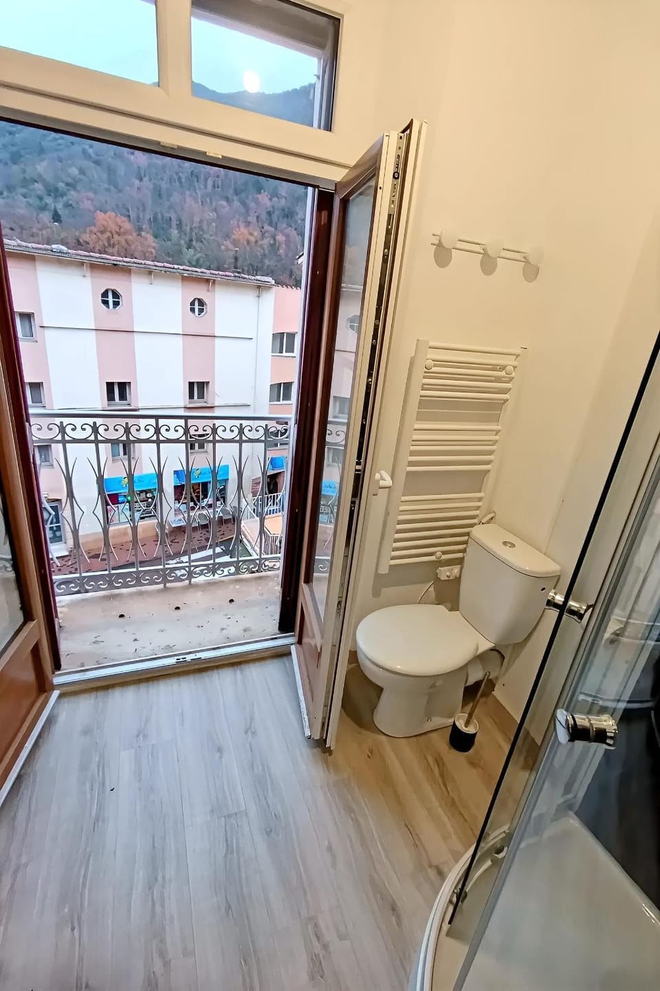 apt 11, 3ème étage, un large studio de 30 m2 avec balcon et vue sur montagne Apartment in Alt Empordà