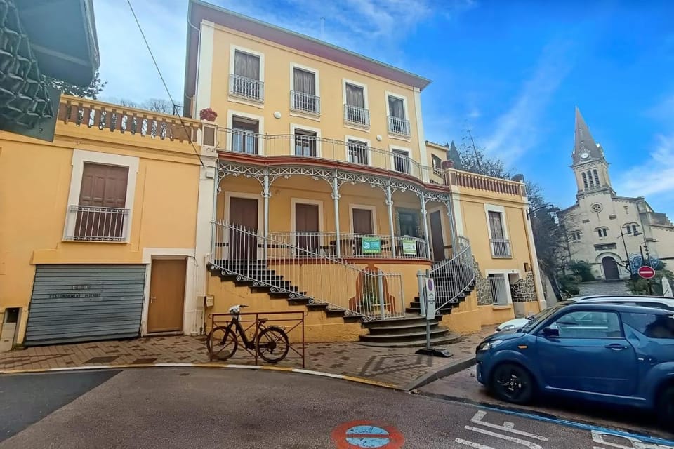 apt 11, 3ème étage, un large studio de 30 m2 avec balcon et vue sur montagne Apartment in Alt Empordà