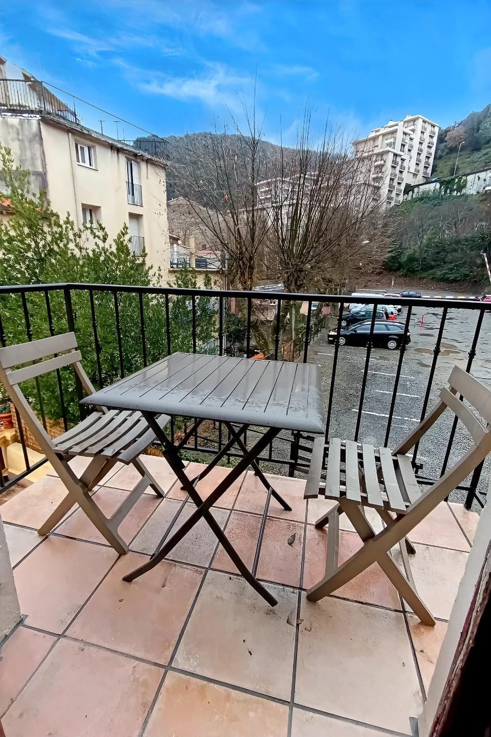 apt 11, 3ème étage, un large studio de 30 m2 avec balcon et vue sur montagne Apartment in Alt Empordà