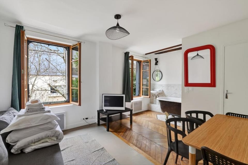 Premium 1BR flat with direct access to the RER B Apartment in Île-de-France