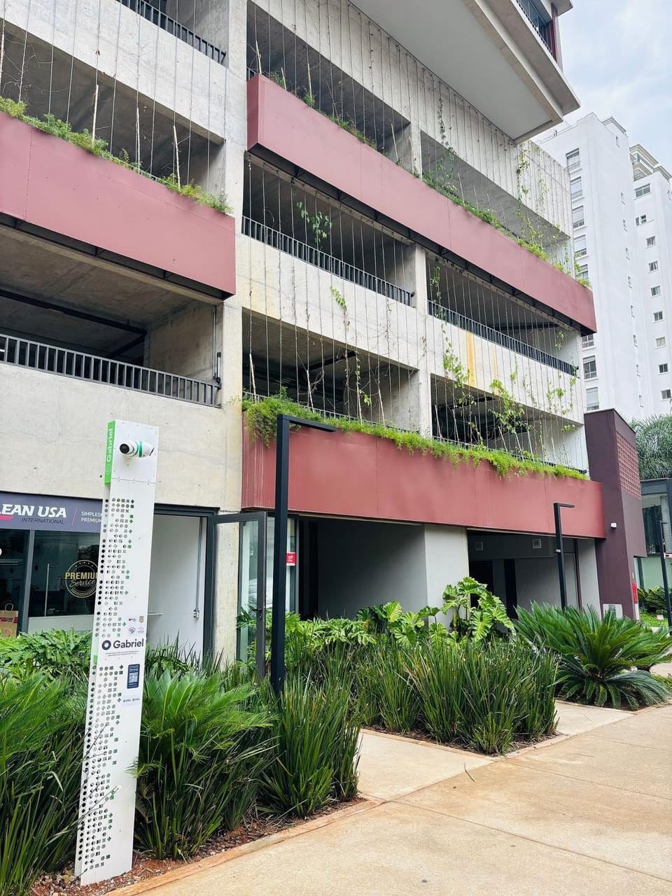 Facade/entrance