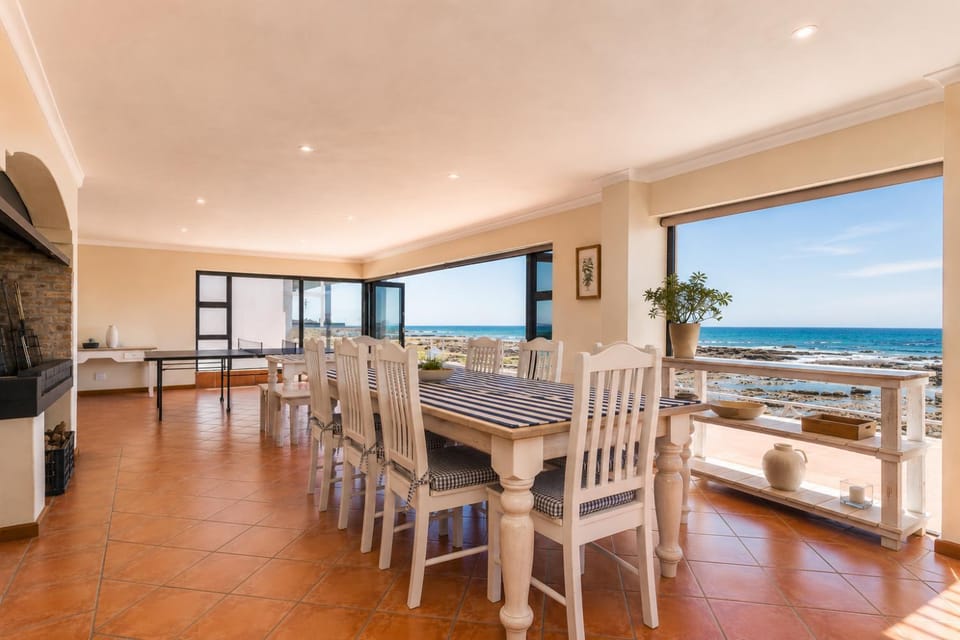 Natural landscape, View (from property/room), Balcony/Terrace, Dining area, Beach, Sea view