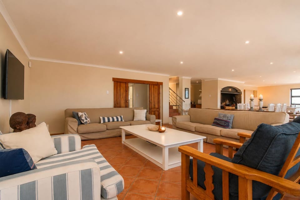 Communal lounge/ TV room, Living room, Seating area