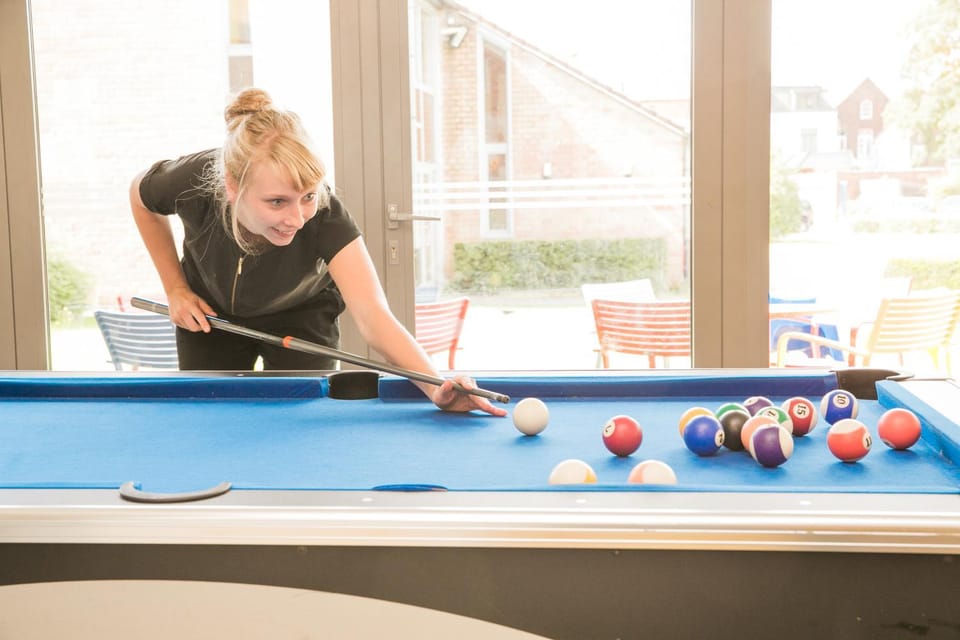 Billiard, Lounge or bar