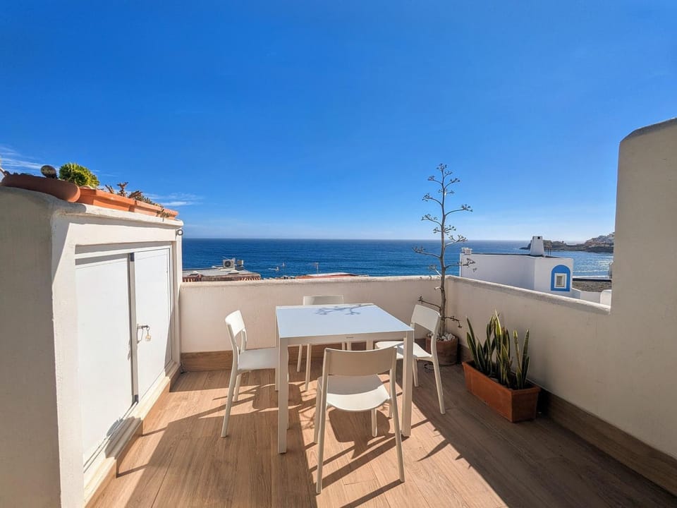 Natural landscape, Balcony/Terrace, Dining area, Sea view