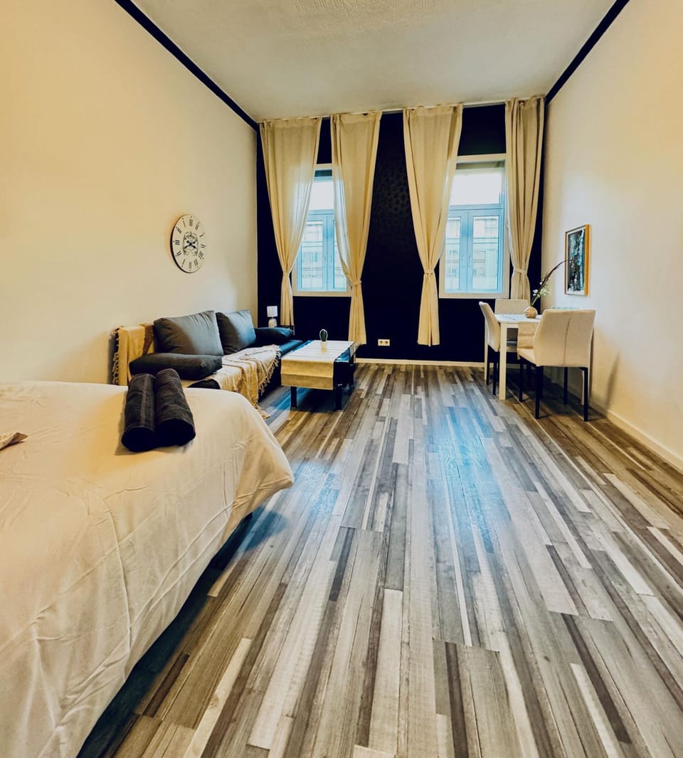 Bed, Seating area, Dining area, Bedroom