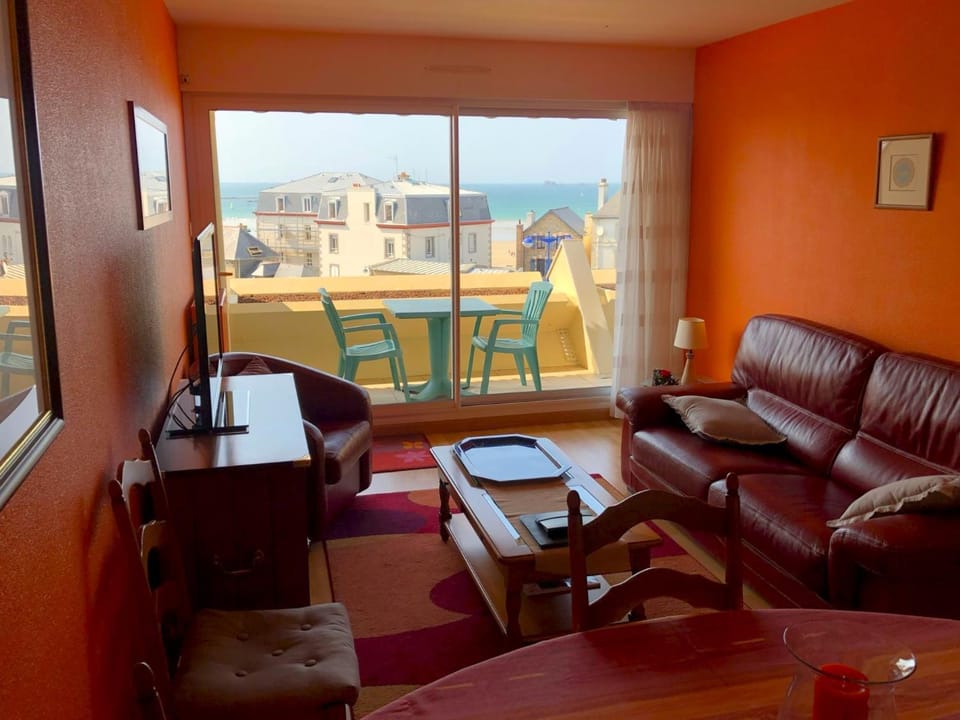 Lounge or bar