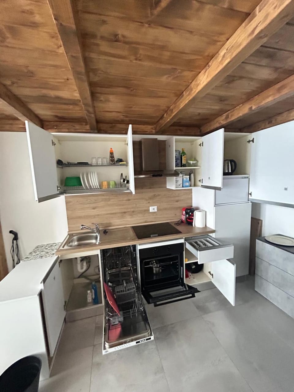 Kitchen or kitchenette, Dining area, dishwasher, oven, stove