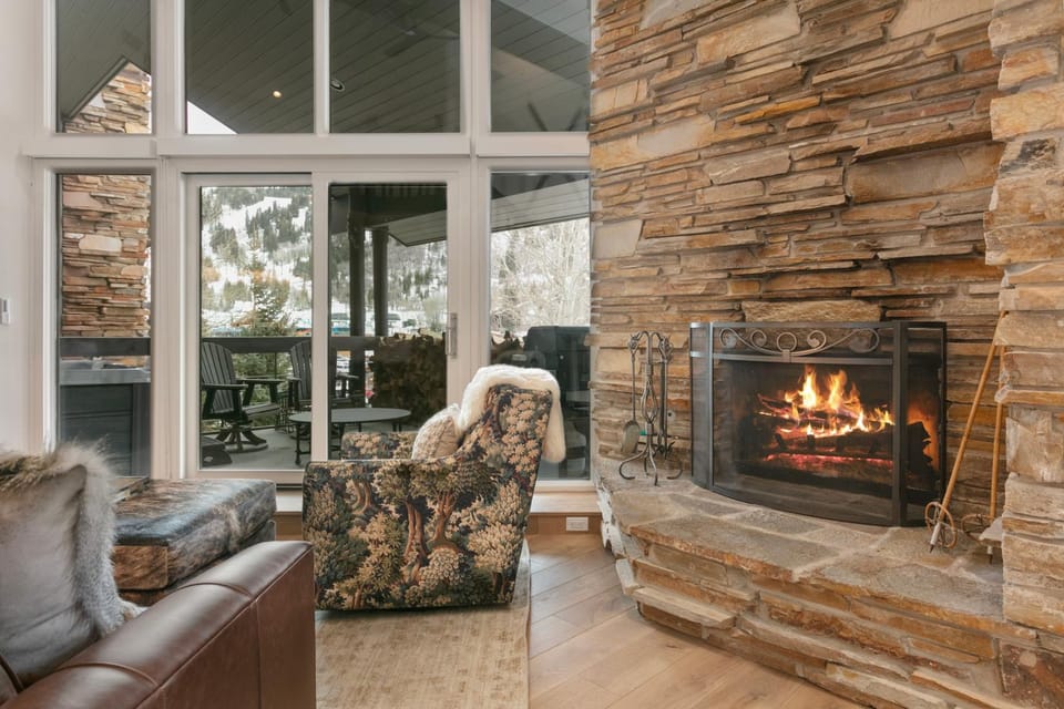 Ski Retreat - Hot Tub - 2BR Loft Apartment in Park City