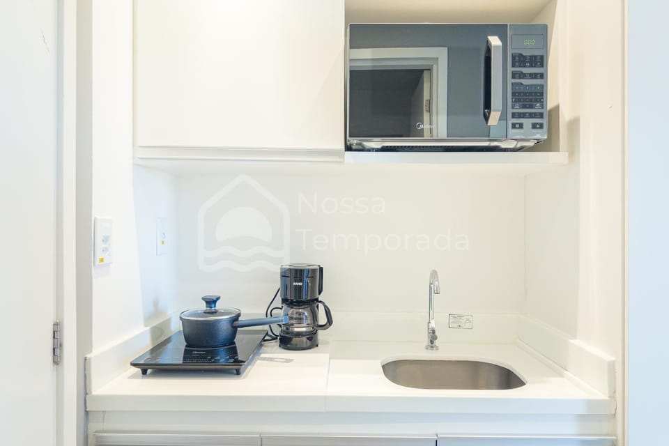 Coffee/tea facilities, Kitchen or kitchenette, microwave, stove