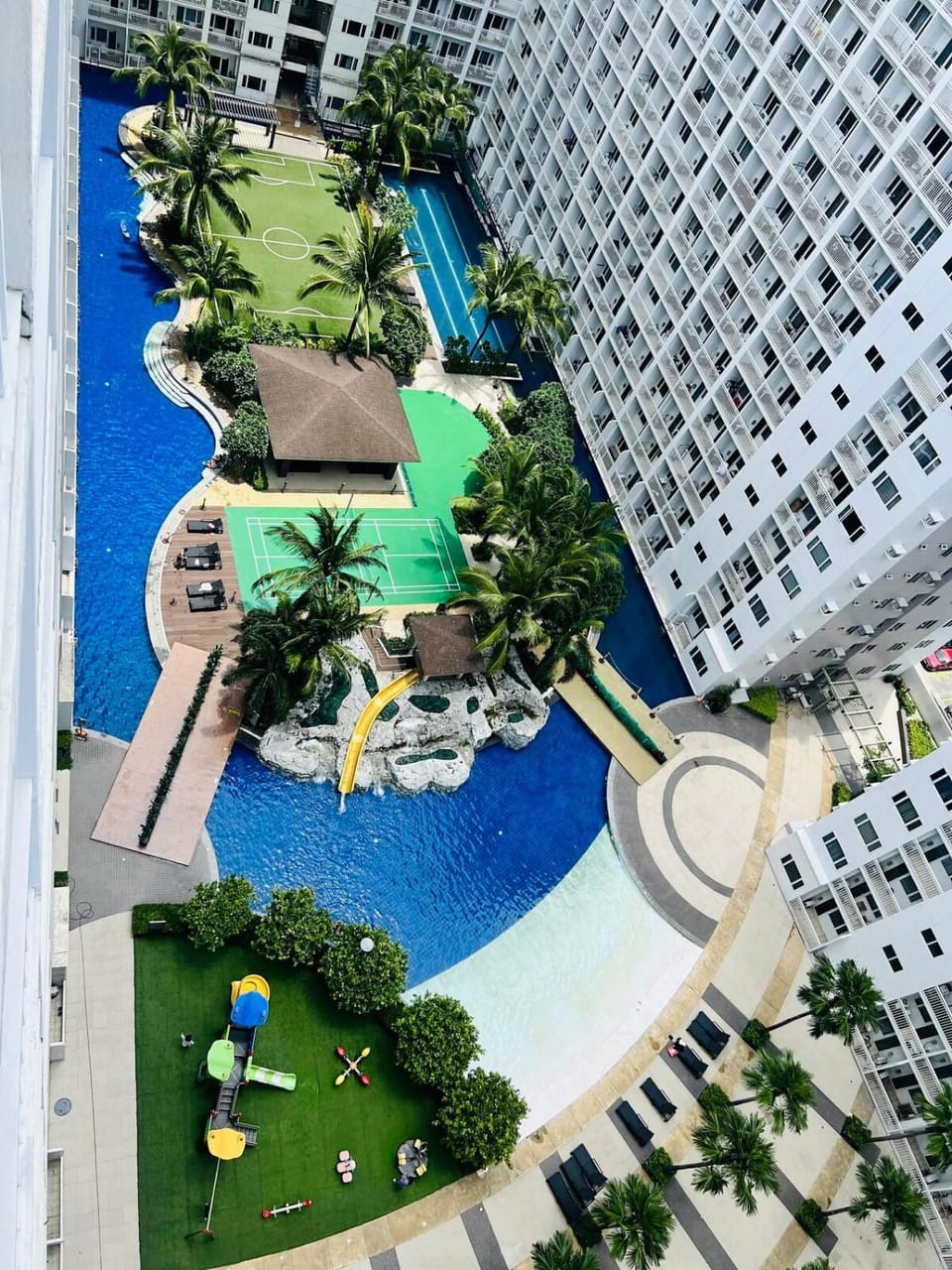 The Sunset Cozy Suite at Shore 1 Apartment in Pasay