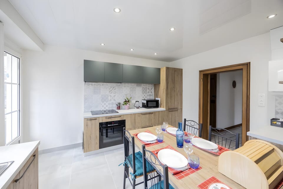 Property building, Kitchen or kitchenette, Living room