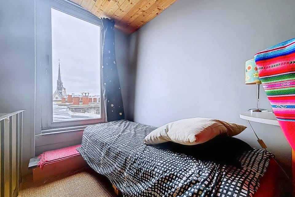 Large 3-room apartment near the Saint Martin canal Apartment in Paris