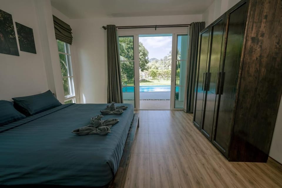 Bed, Photo of the whole room, Bedroom, Pool view, Swimming pool