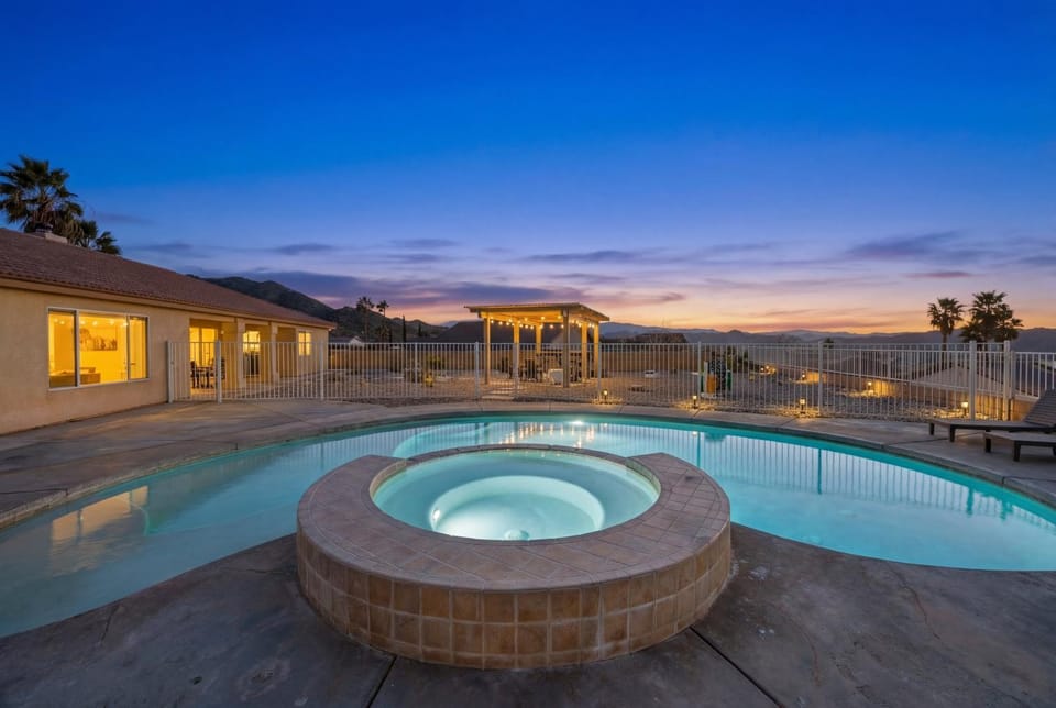 Casa Selecta - Pool, Hot Tub & Desert Skies home House in Yucca Valley