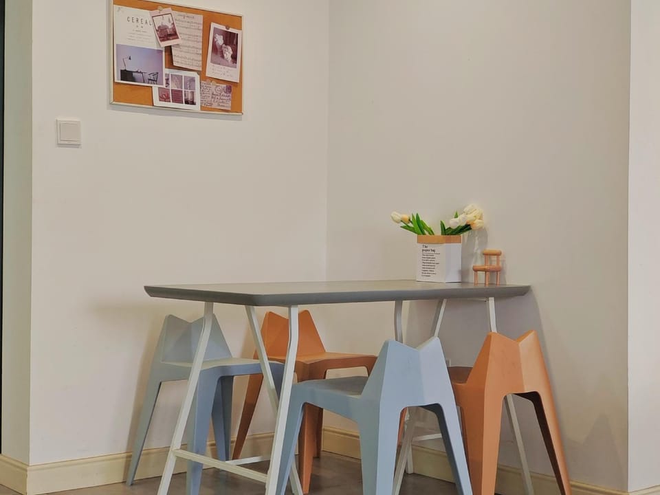Restaurant/places to eat, Living room, Seating area