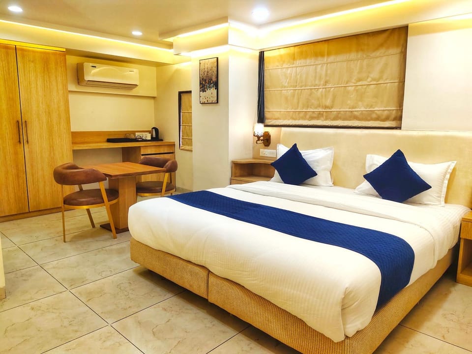 Bed, Kitchen or kitchenette, Bedroom