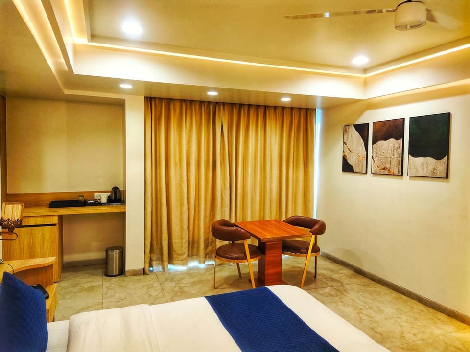 Kitchen or kitchenette, Seating area
