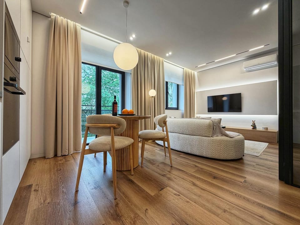 Communal lounge/ TV room, TV and multimedia, Living room, Photo of the whole room, Seating area, Dining area, Evening entertainment, air conditioner