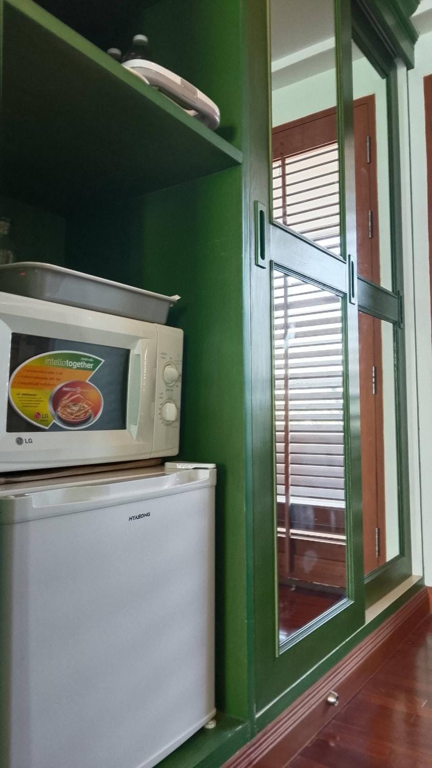 microwave, oven