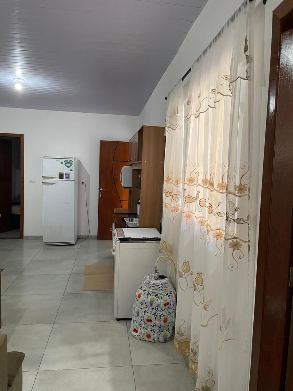 Kitchen or kitchenette, minibar, oven