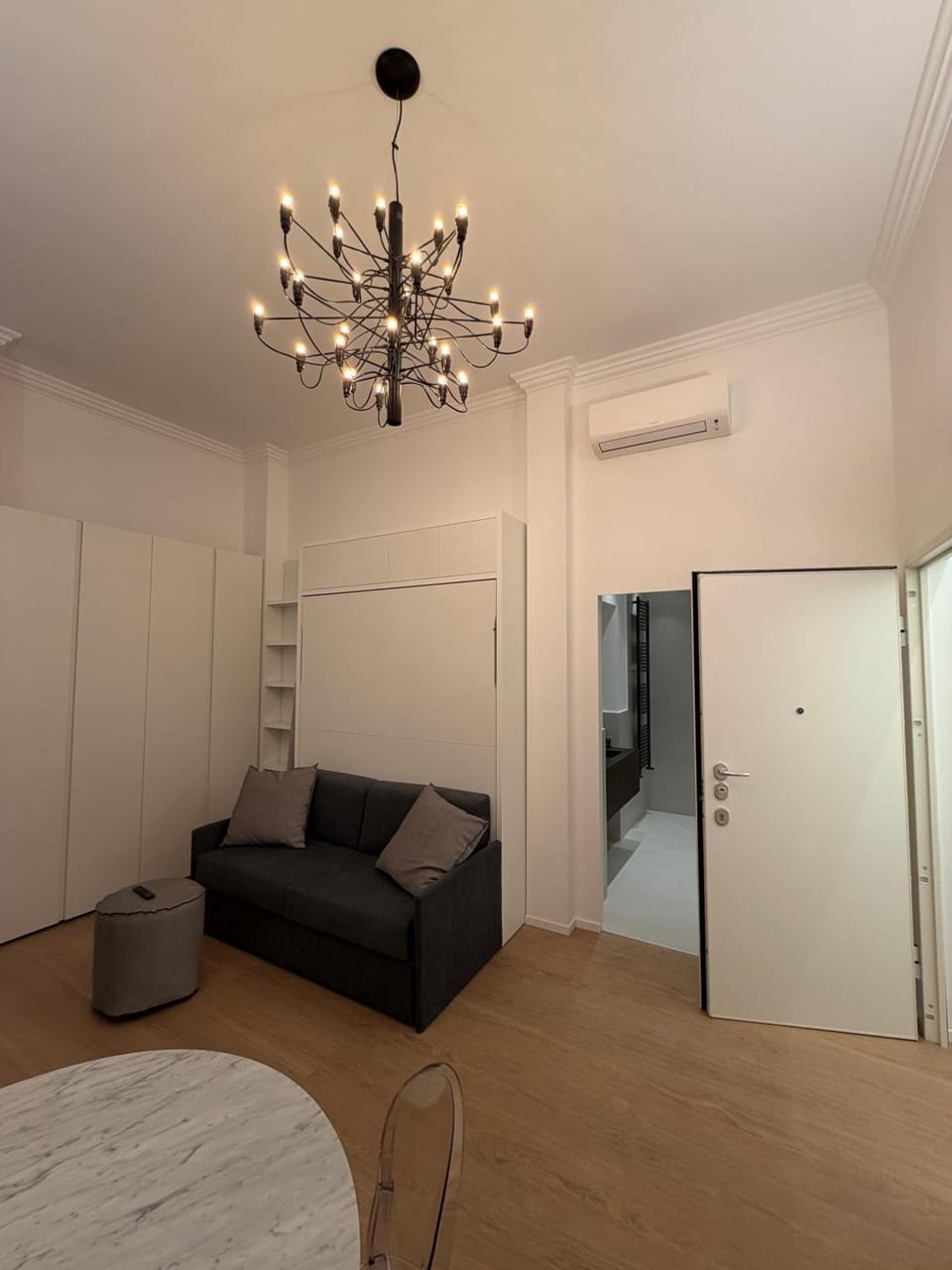 Living room, Photo of the whole room, Seating area, wardrobe